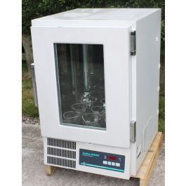 New Brunswick Innova 4200 Incubator-Shaker
